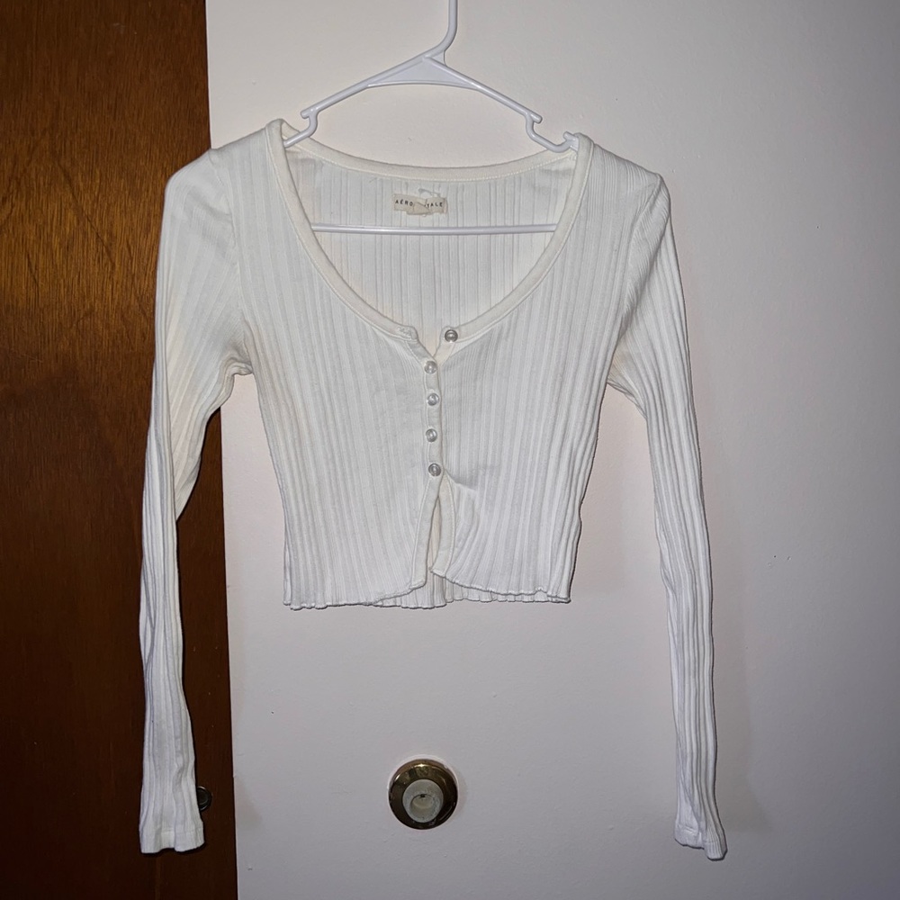 White Aeropostale long sleeved cropped top